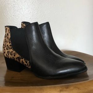 NWOT Via Spiga Leopard Calf Hair Black Leather Chelsea Ankle Booties Boots